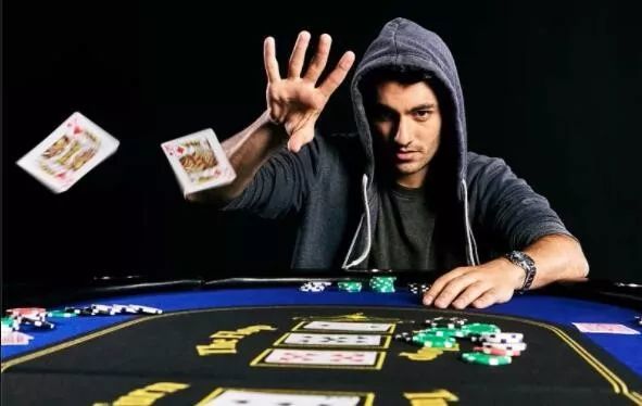 对手跟注后沉默，你的下一轮下注暴露了底牌